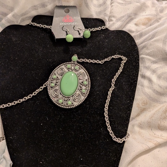 Paparazzi Silver Necklace with Green Accents - Picture 5 of 5